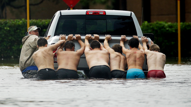 Illustration for article titled These Images From Hurricane Harvey Show Just How Badly Roads Got Flooded
